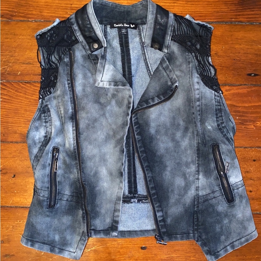BKE vest